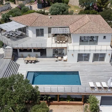 Βίλα Avec Piscine Et Vue A 230m De La