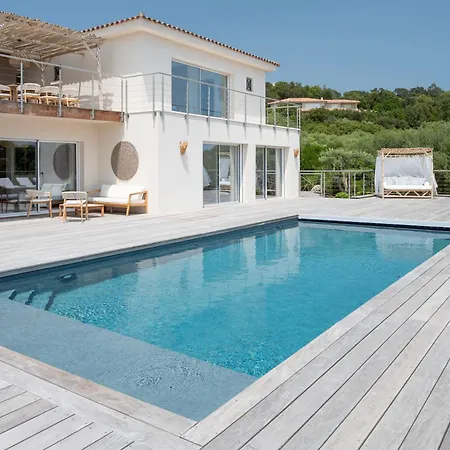 Avec Piscine Et Vue A 230m De La