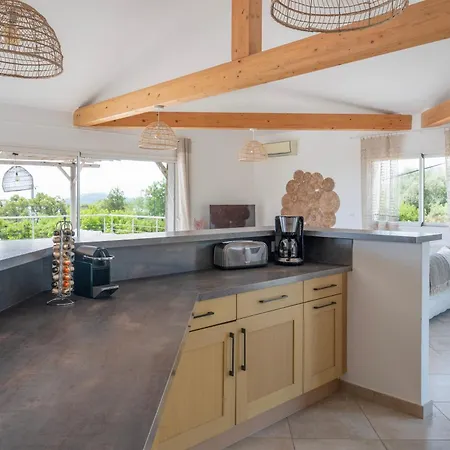 Avec Piscine Et Vue A 230m De La *