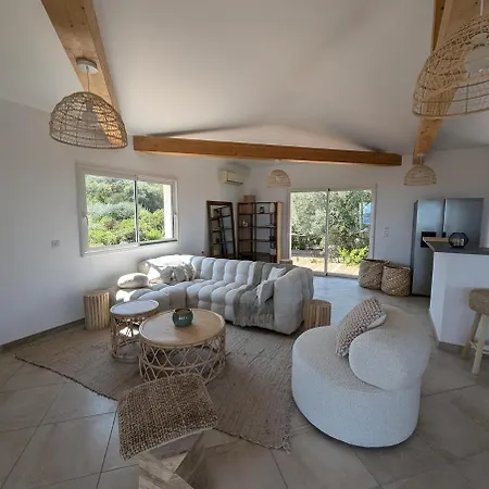 Avec Piscine Et Vue A 230m De La Villa Zonza