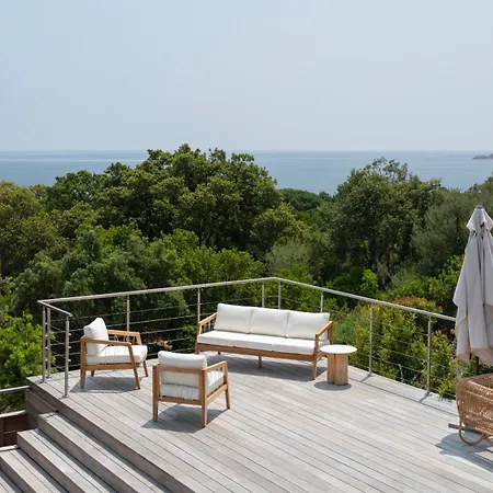 Villa Avec Piscine Et Vue A 230m De La *