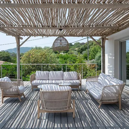 Avec Piscine Et Vue A 230m De La Villa *