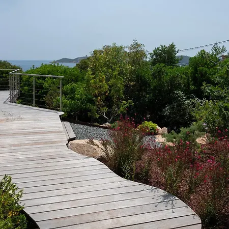 Avec Piscine Et Vue A 230m De La *