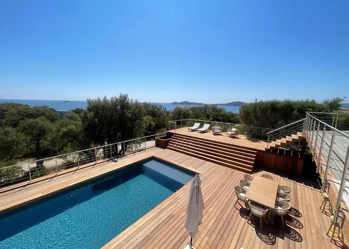 Villa Avec Piscine Et Vue à 230m De La *