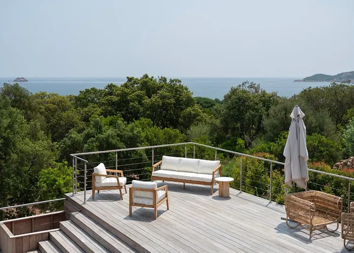 Villa Avec Piscine Et Vue à 230m De La *