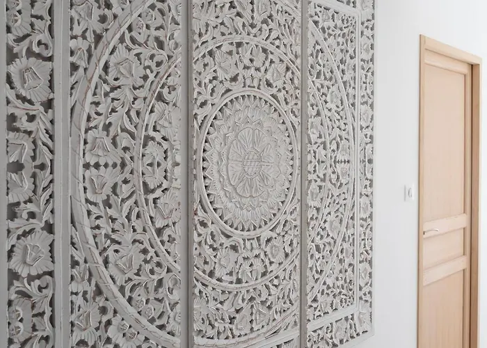 Avec Piscine Et Vue à 230m De La