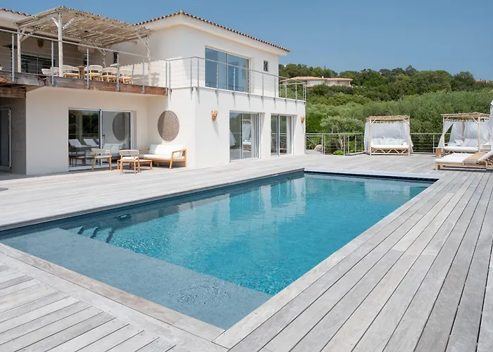 Avec Piscine Et Vue A 230m De La
