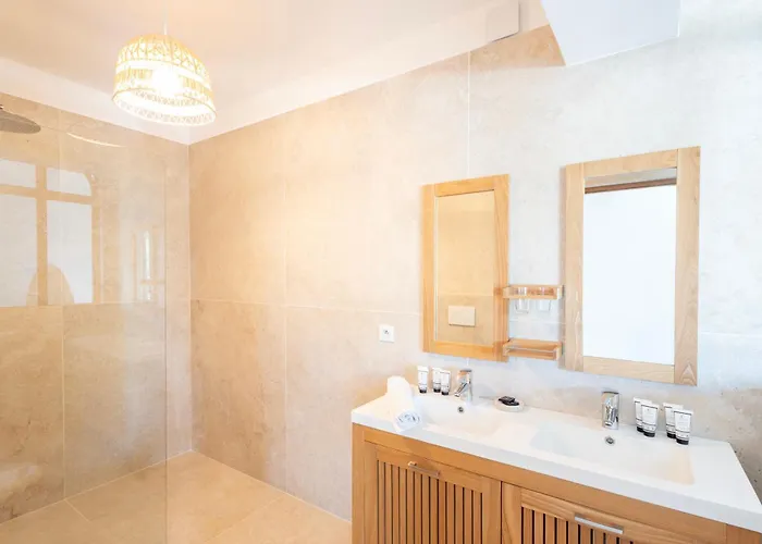 Villa Avec Piscine Et Vue à 230m De La