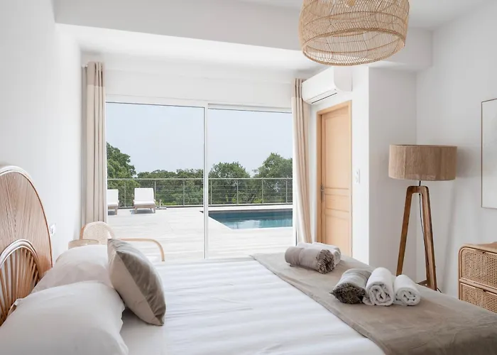 ヴィラ Avec Piscine Et Vue A 230m De La *